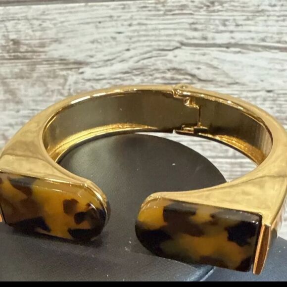 CABI Faux Tortise Shell G Inside diameter from side to side is 2 1/4" NWOT - Picture 5 of 6